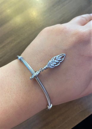 Kadın Taş Detay Tüy Model Gümüş Charm