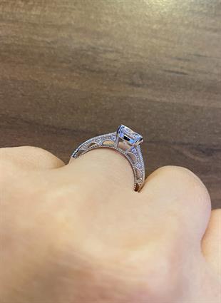 Kadın Tasarım Model Taşlı Gümüş Yüzük