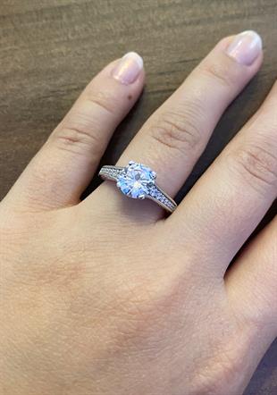 Kadın Tasarım Model Taşlı Gümüş Yüzük