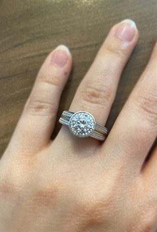 Kadın Taşlı Gümüş Yüzük