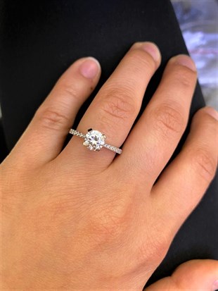 Kadın Tek Taş Gümüş Yüzük