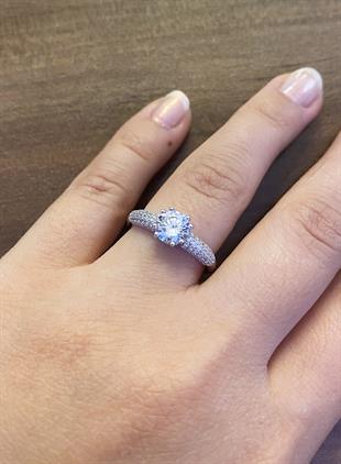 Kadın Tek Taş Model Taşlı Gümüş Yüzük 