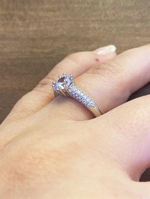 Kadın Tek Taş Model Taşlı Gümüş Yüzük 