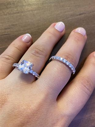 Kadın Tek Taş Model Yarım Tur Gümüş Yüzük