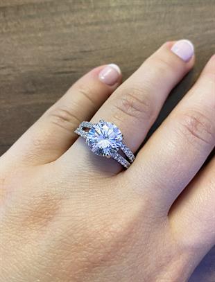 Kadın Tektaş Model İkili Sıra Detay Taşlı Gümüş Yüzük