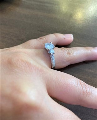 Kadın Üç Taşlı Gümüş Yüzük