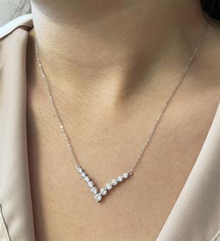 Kadın V Model Taşlı Gümüş Kolye