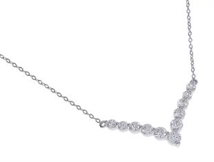 Kadın V Model Taşlı Gümüş Kolye