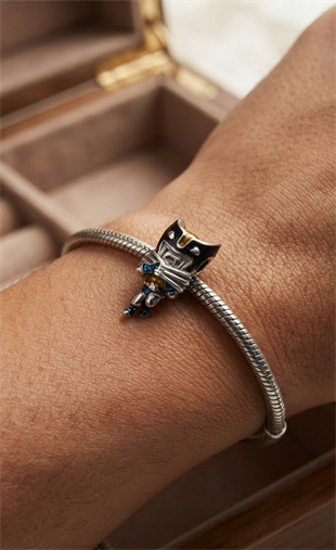Kadın Wolverine Karakteri Model Gümüş Charm