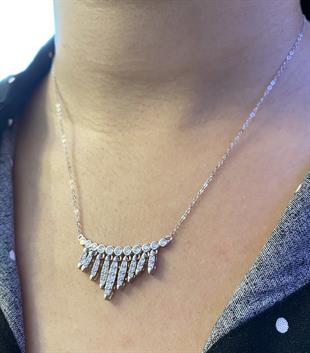 Kadın Yarım Düş Kapanı Detay Taşlı Gümüş Kolye