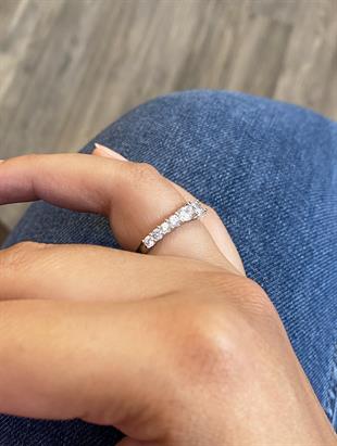 Kadın Yarım Tur Taşlı Gümüş Yüzük