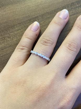 Kadın Zarif Taşlı Gümüş Yüzük