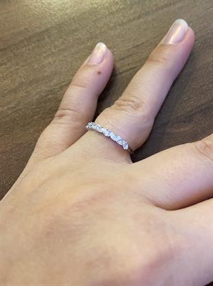 Kadın Zarif Taşlı Gümüş Yüzük