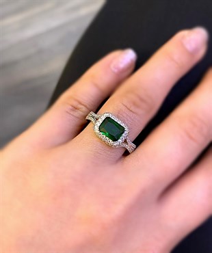 Kadın Zümrüt Renk Taş Detay Gümüş Yüzük