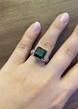 Kadın Zümrüt Taş Detay Gösterişli Gümüş Yüzük 