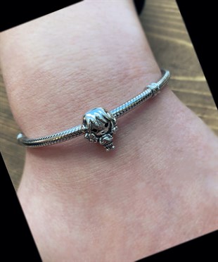 Sevgi Dolu Kız Çocuğu Gümüş Charm 