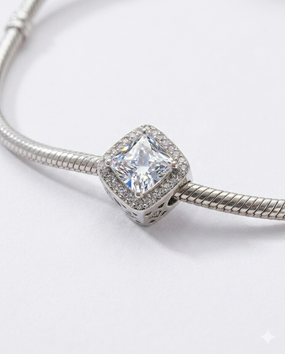 Bayan Kare Model Taşlı Gümüş Charm