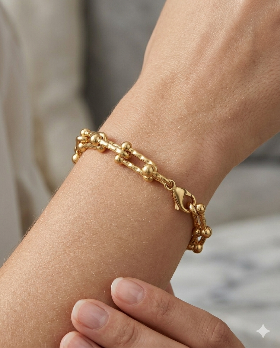 Kadın Birbirine Geçmeli Model Kendinden Desenli Gold Renk Çelik Bileklik 