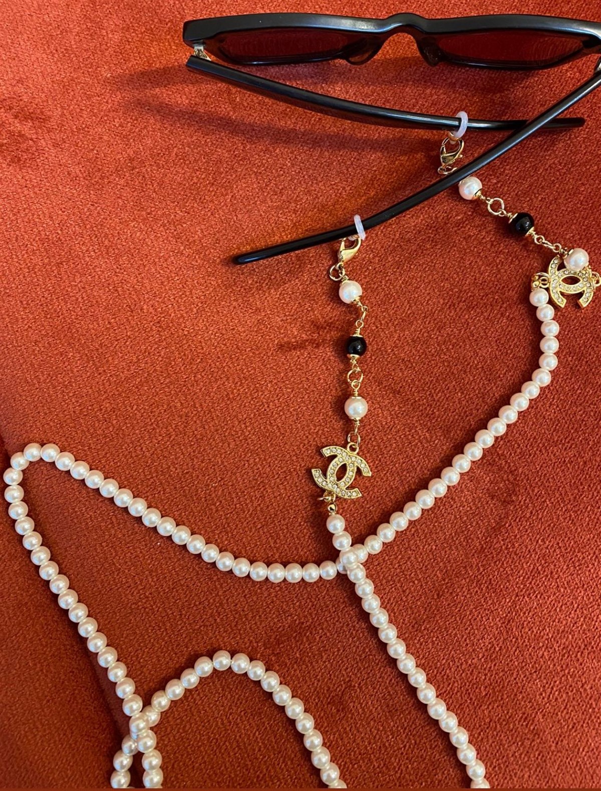 Kadın İncili Gözlük Askısı