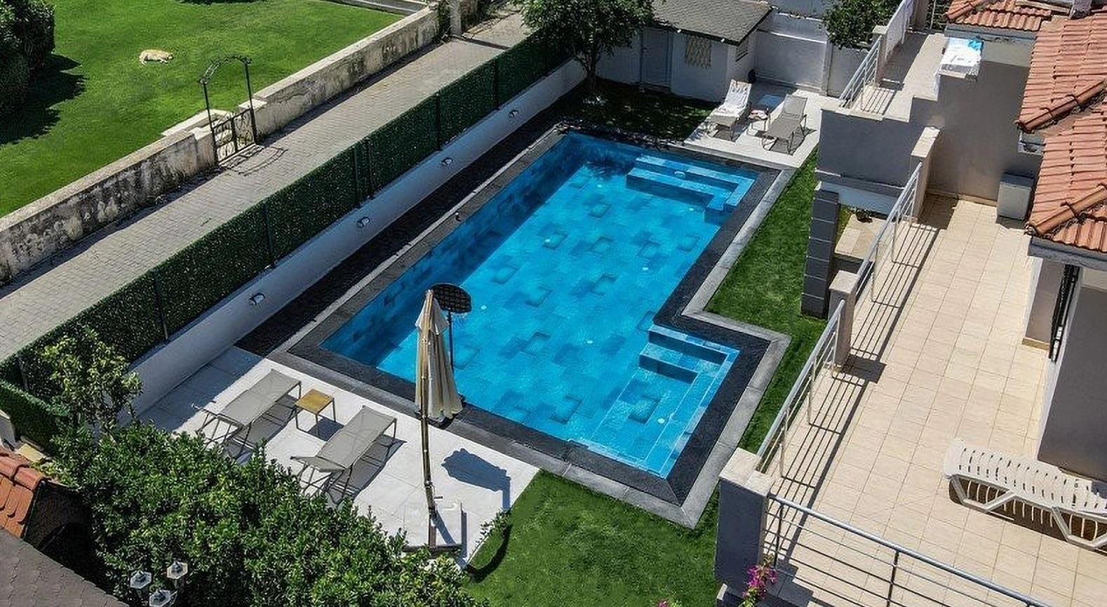Serapool 33x66 Blue Bead Rec.