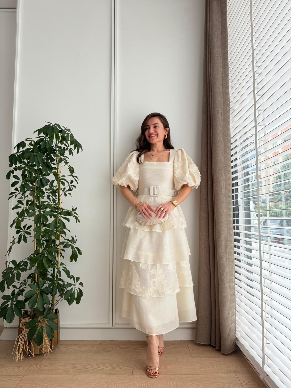 Bej Kare Yaka Balon Kol Kat Detaylı Tasarım Elbise 8574