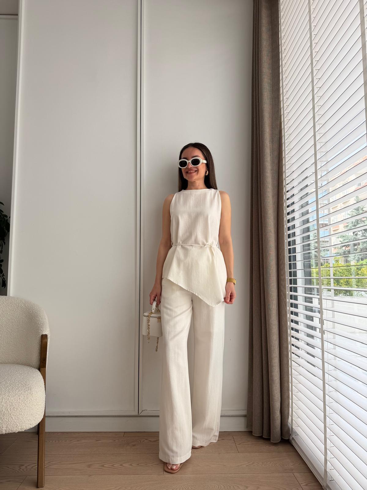 Beyaz Asimetrik Kesim Bluz Pantolon Takım 8784