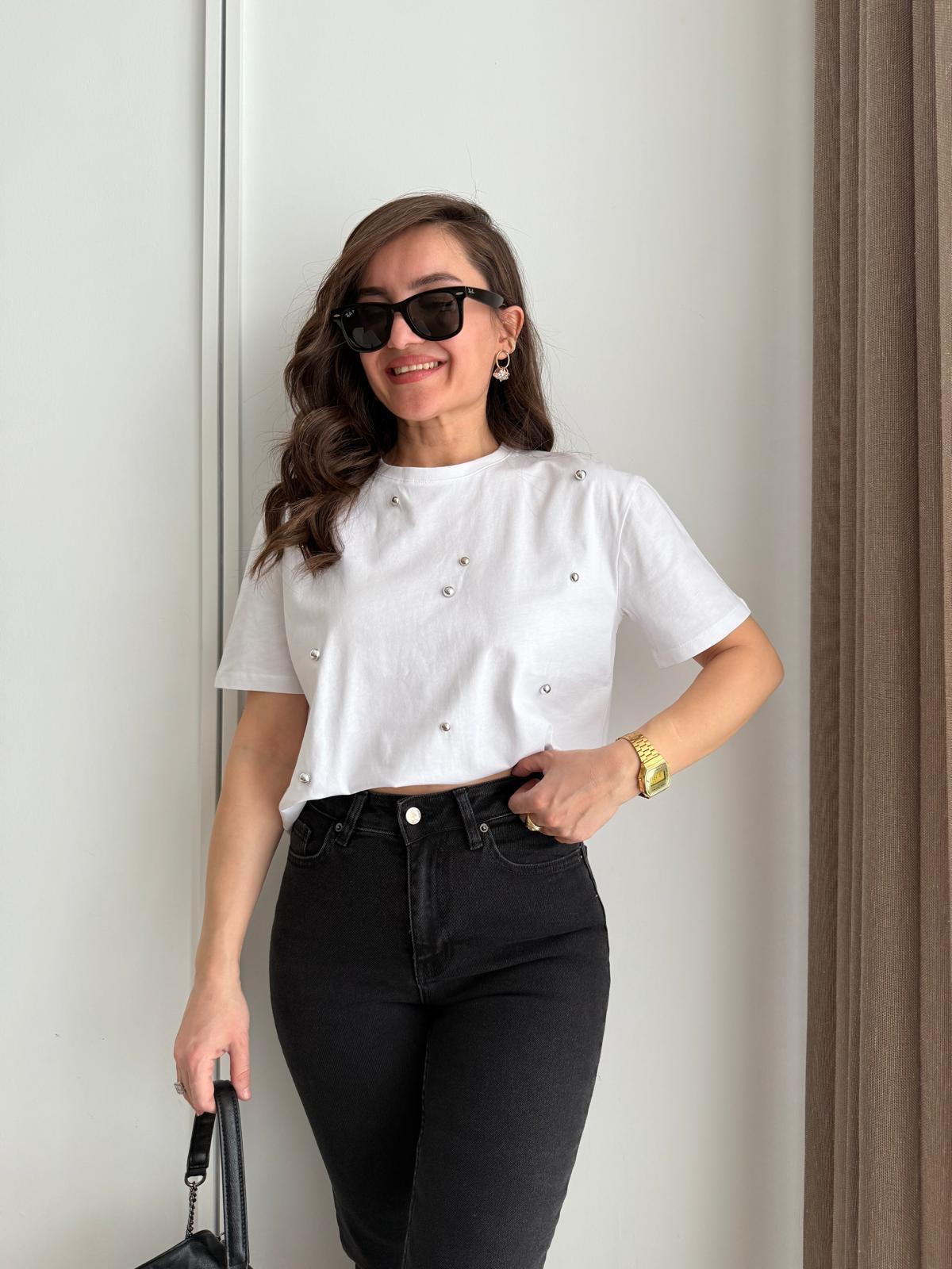 Beyaz Bisiklet Yaka Top Zımba Detaylı Tshirt 16259