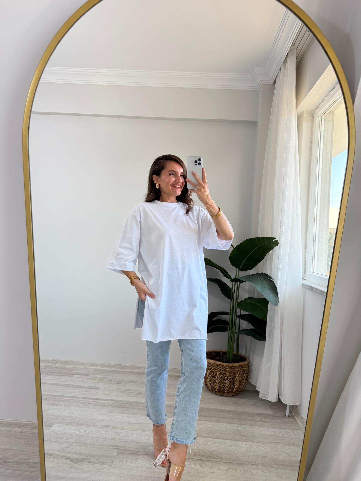 Beyaz Bisiklet Yaka Yanları Yırtmaçlı Tshirt 279024