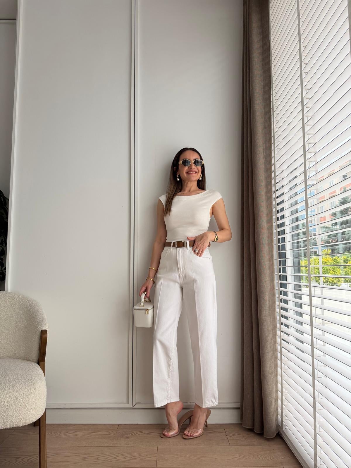 Beyaz Kemerli Boyfriend Jean 1008