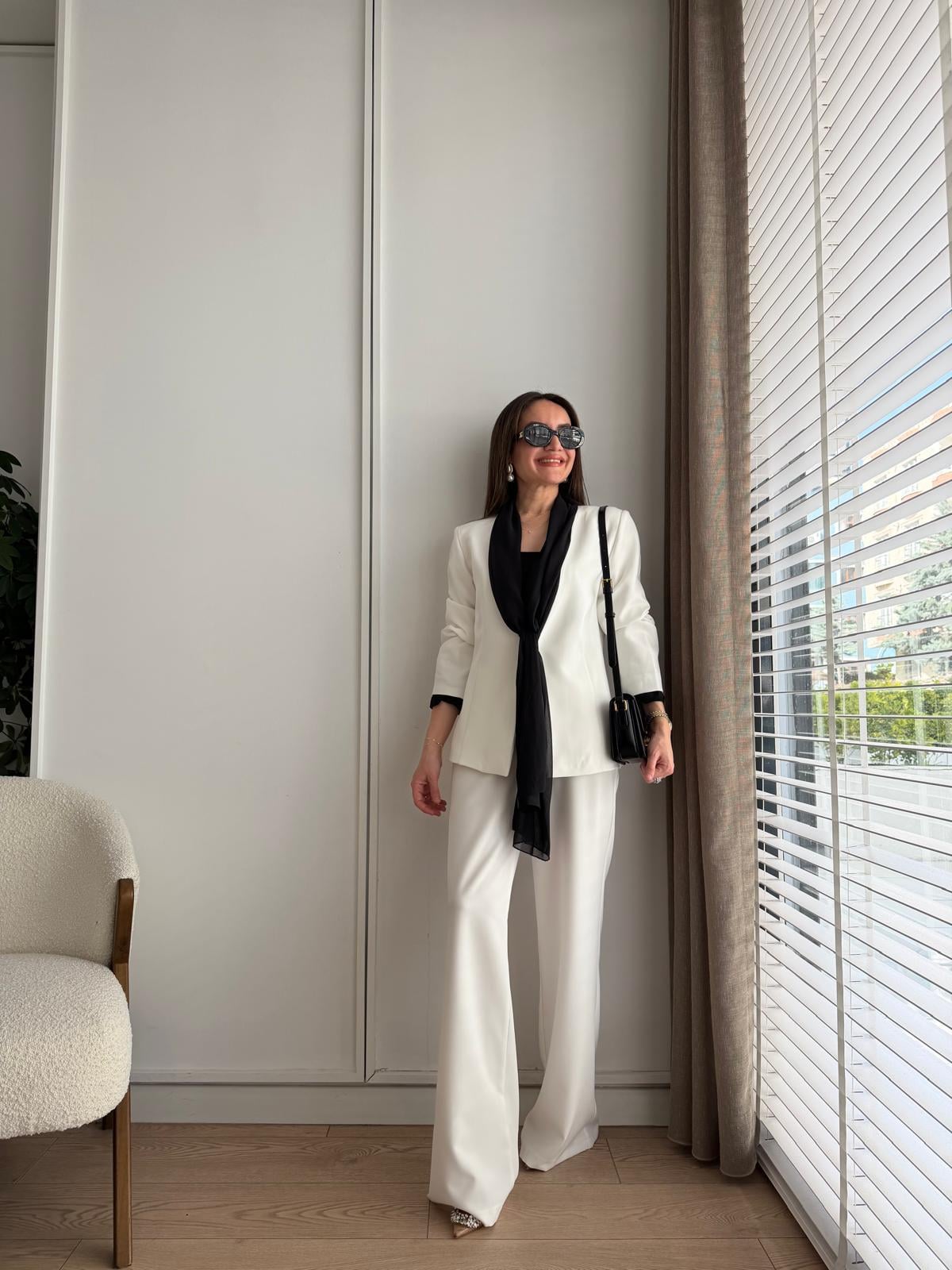 Beyaz Kendinden Fularlı Ceket Pantolon Takım 9287