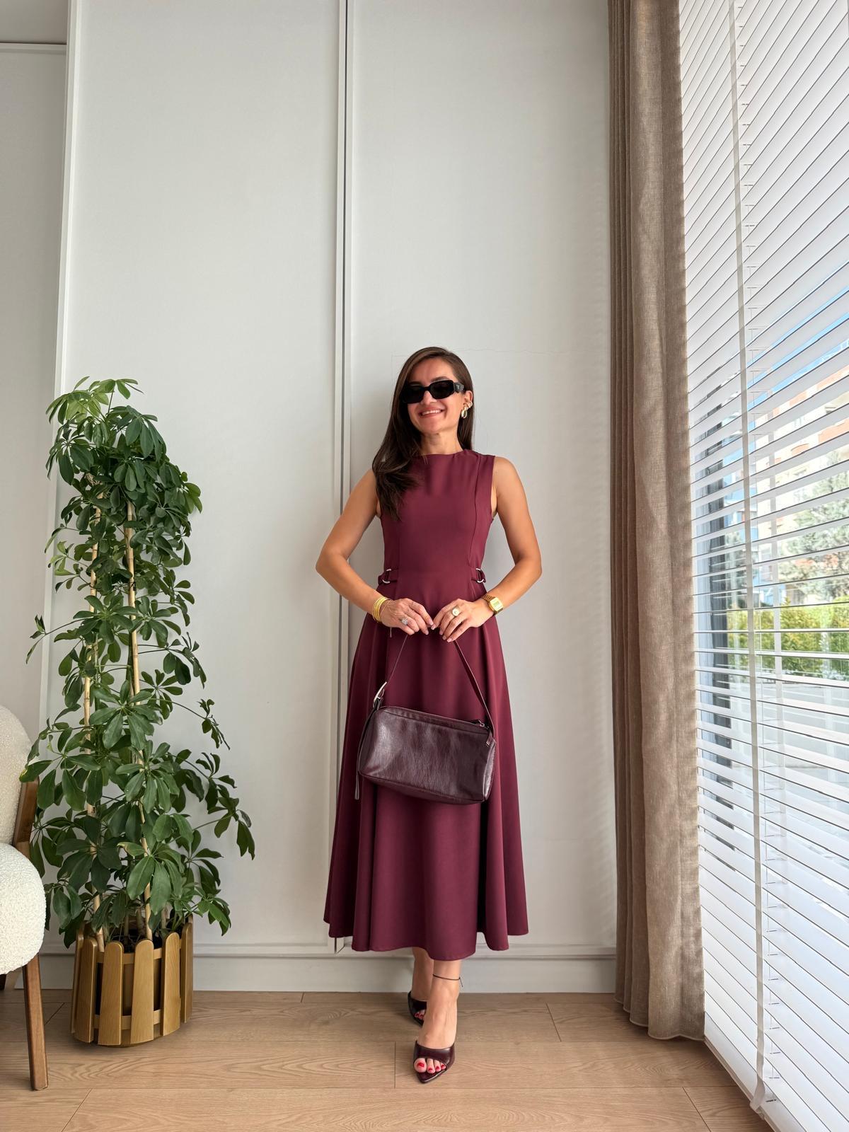 Bordo Sıfır Kol Kendinden Kemerli Kloş Elbise 2313