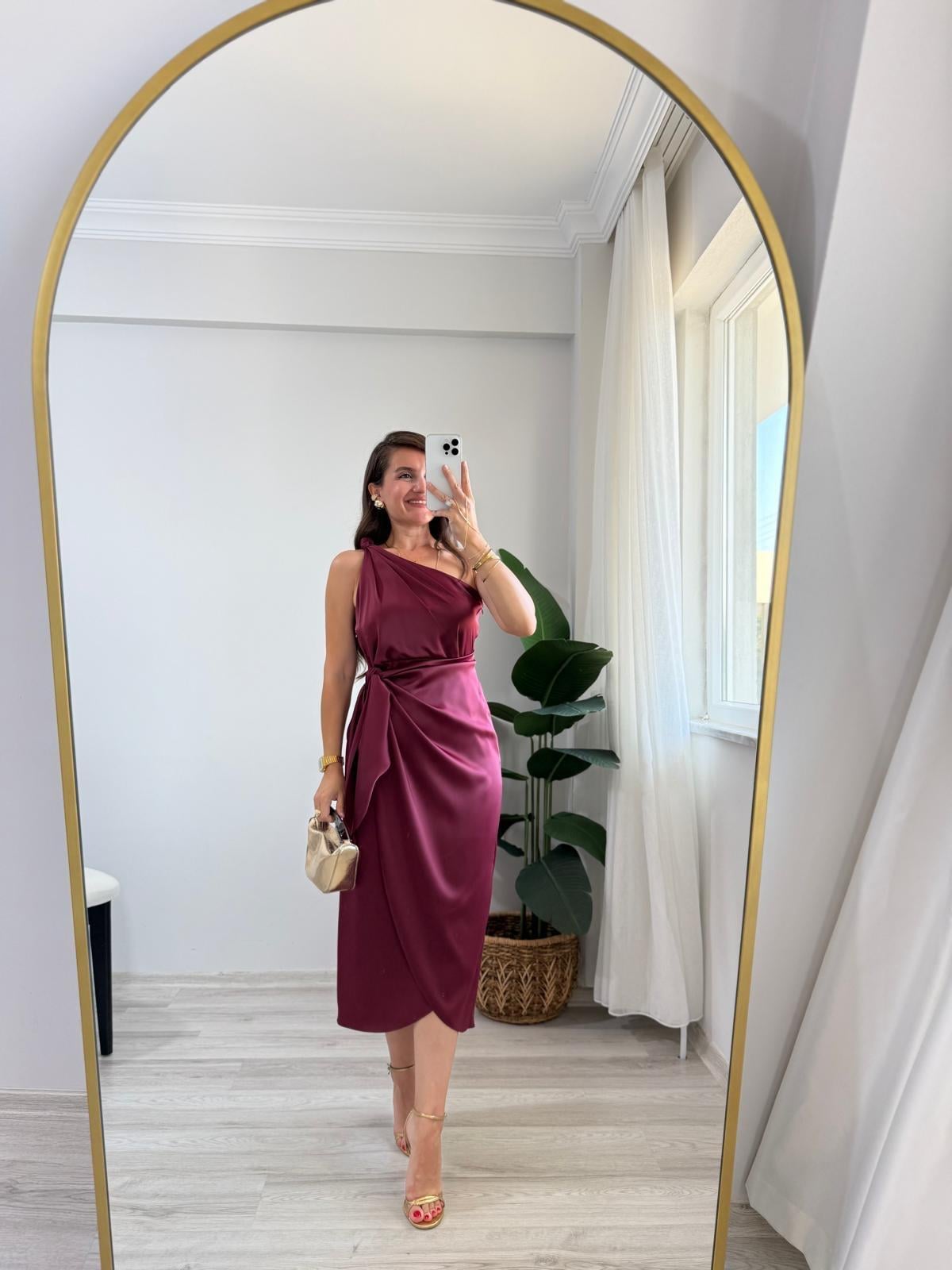 Bordo Tek Omuz Bağlama Detaylı Saten Elbise 2120