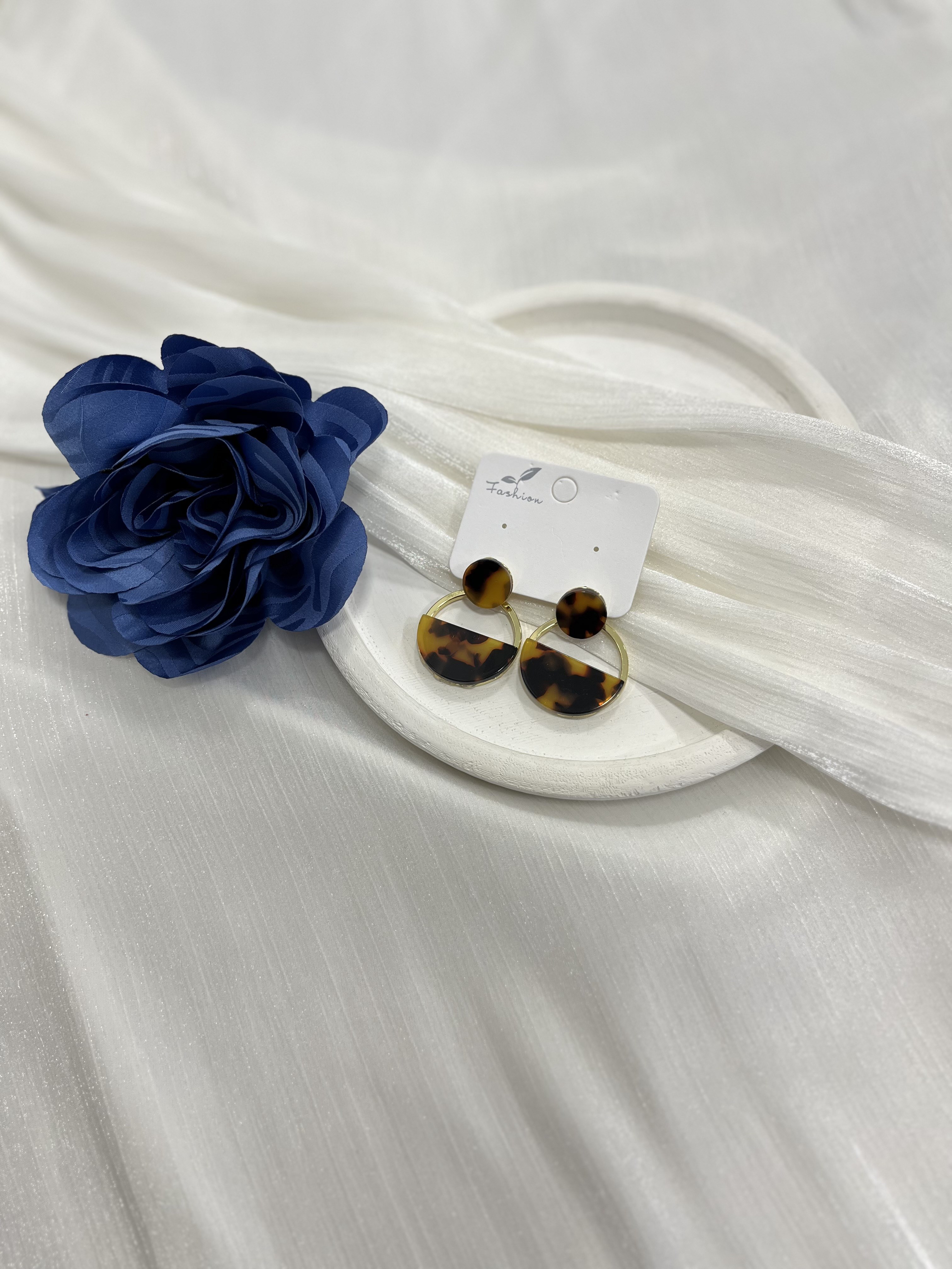 Camel Yarım Yuvarlak Detaylı Küpe KP38