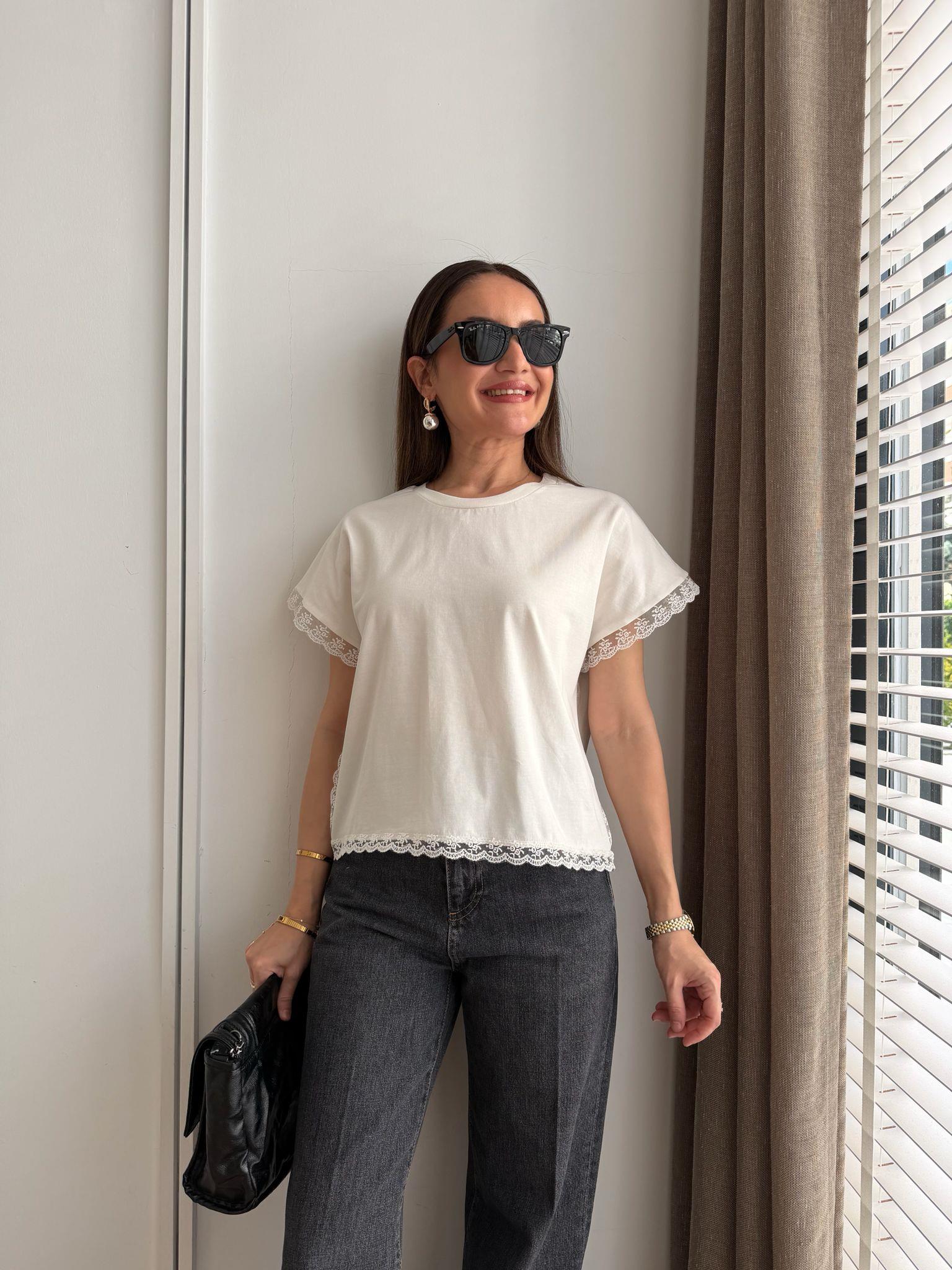 Ekru Dantel Detaylı Bisiklet Yaka Tshirt 2372
