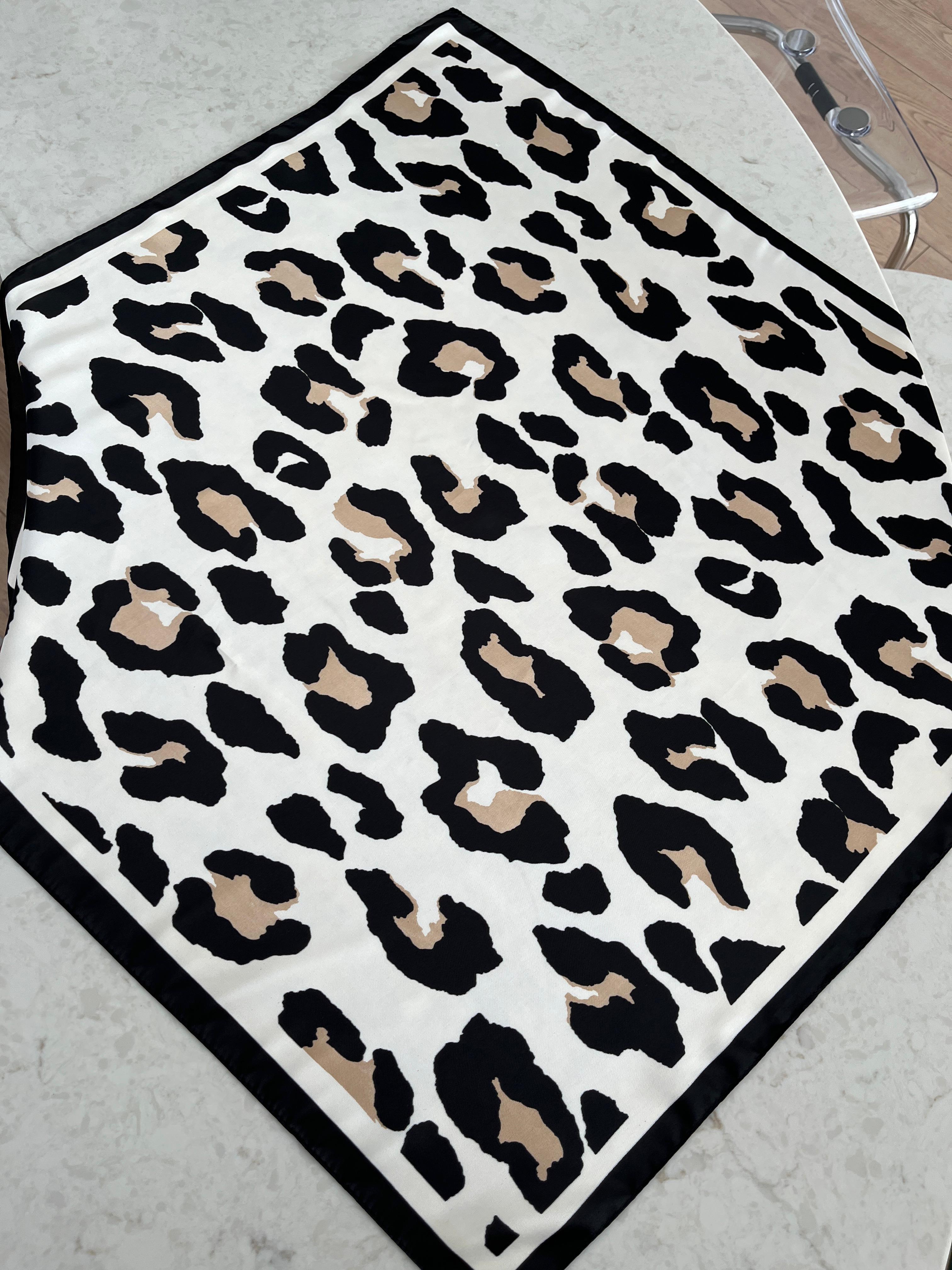 Ekru Leopar Desenli Saten Fular F02