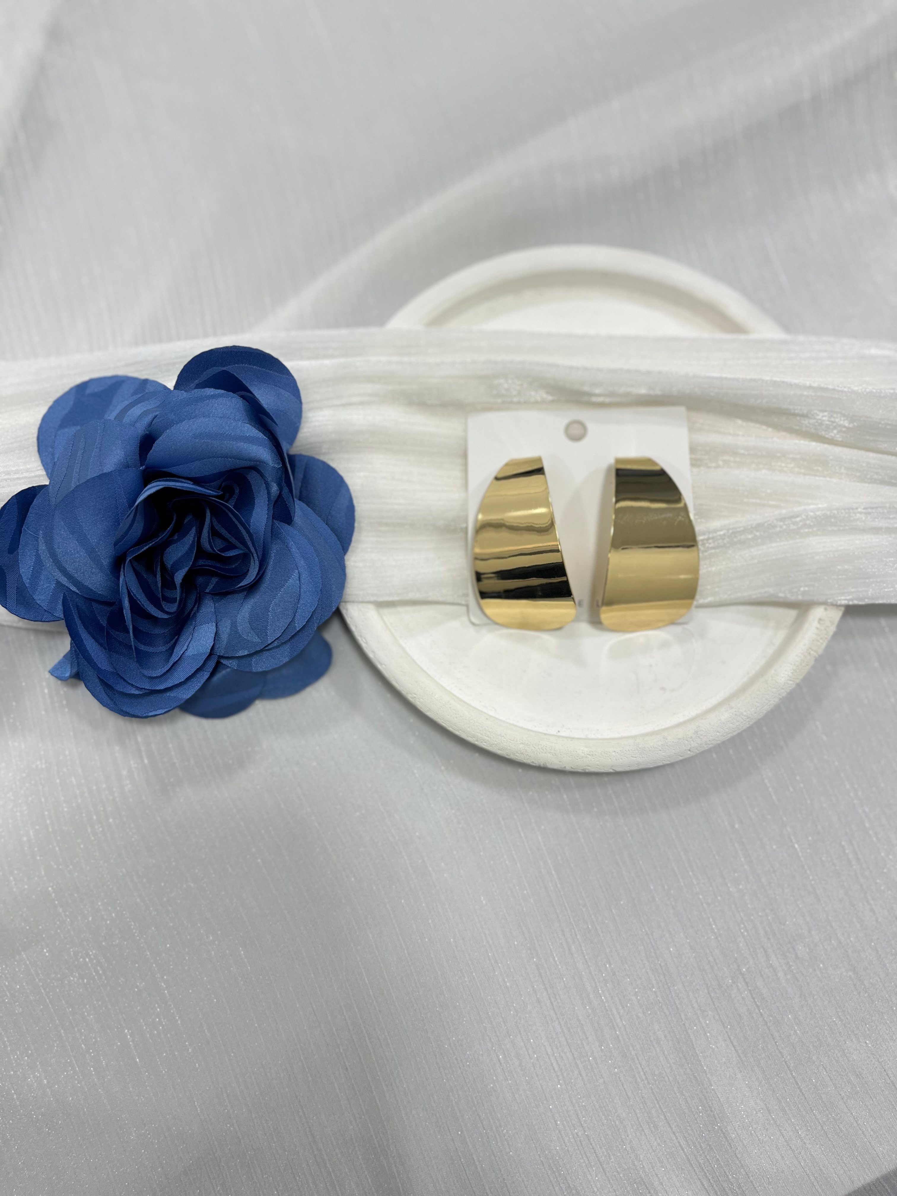 Gold Kıvrımlı Plaka Küpe KP24