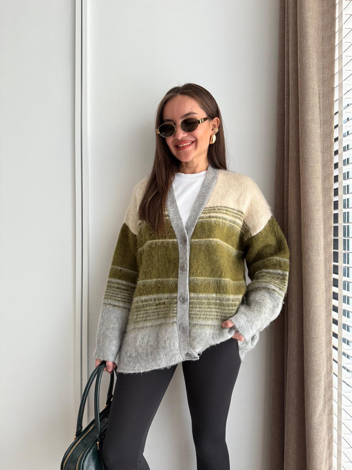 Gri V Yaka Yumoş Triko Hırka 4724