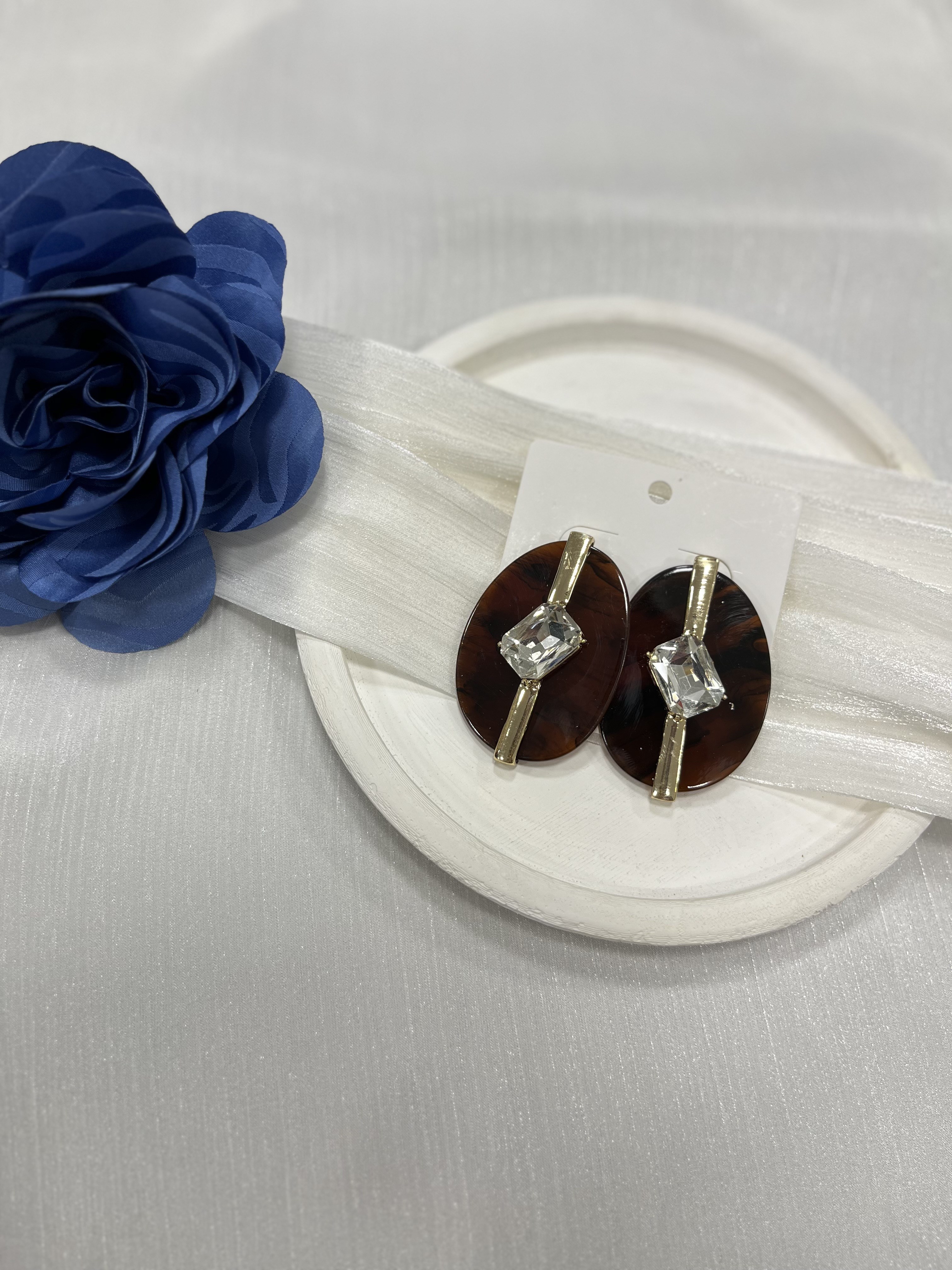 Kahve rengi Baget Taş Detaylı Küpe KP58