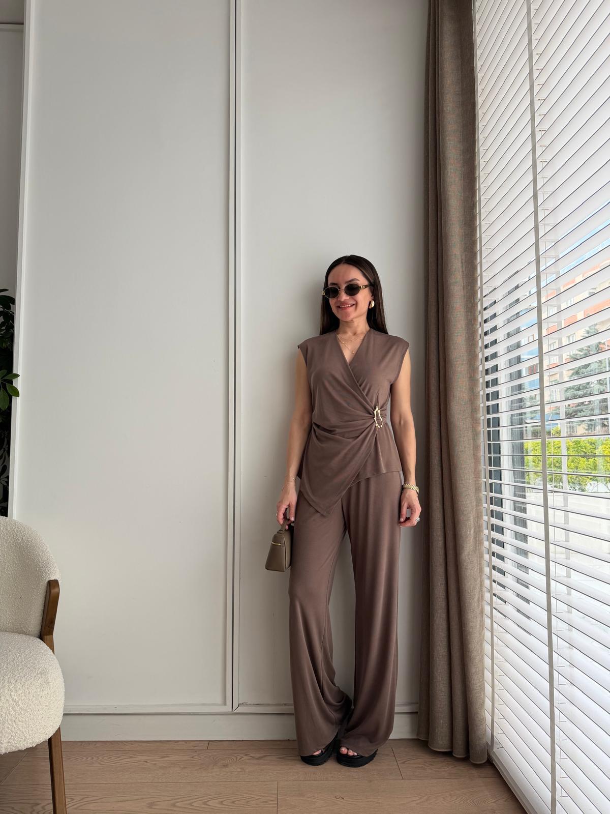Kahve rengi Gold Tokalı Fitilli Bluz Pantolon Takım 39251