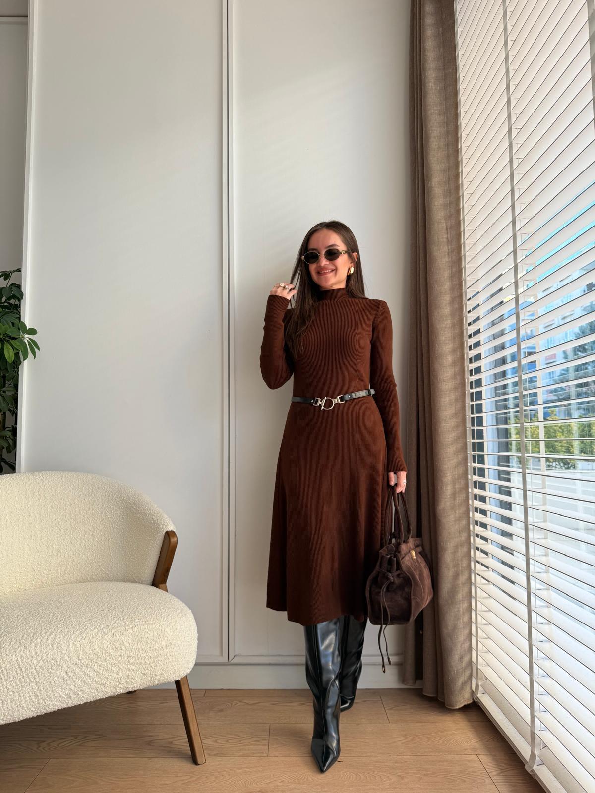 Kahve rengi Kemerli Kloş Kesim Triko Elbise 22455