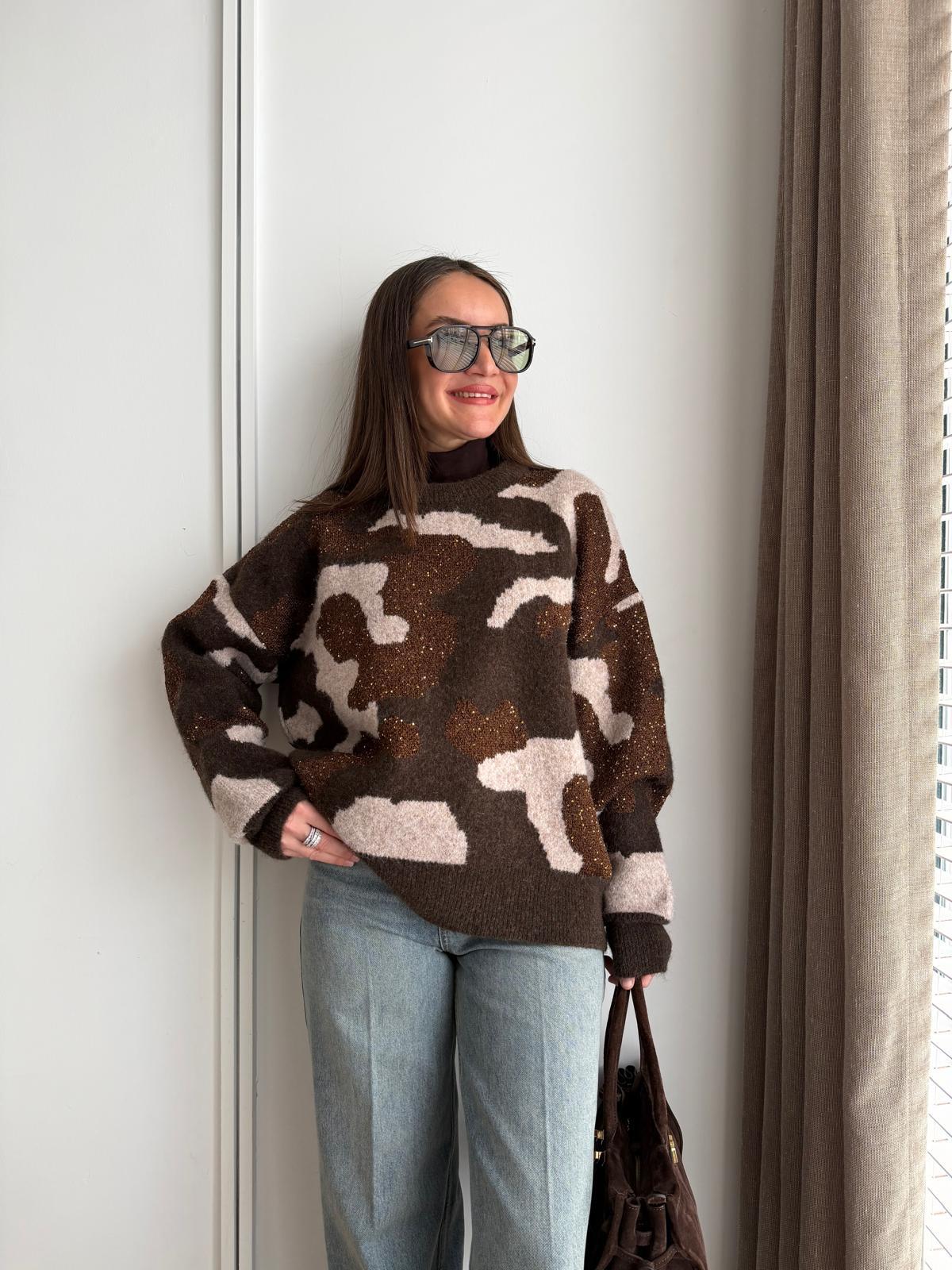 Kahve rengi Leopar Desen Pul Detaylı Kazak 7713