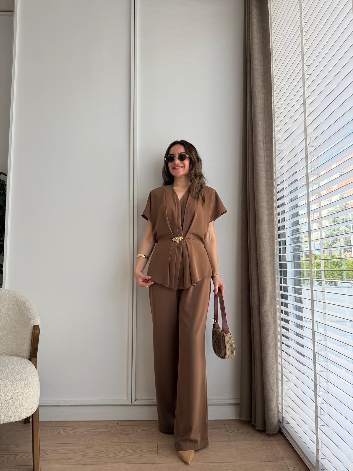 Kahve rengi Vatkalı Gold Toka Detaylı Bluz Pantolon Takım 37286