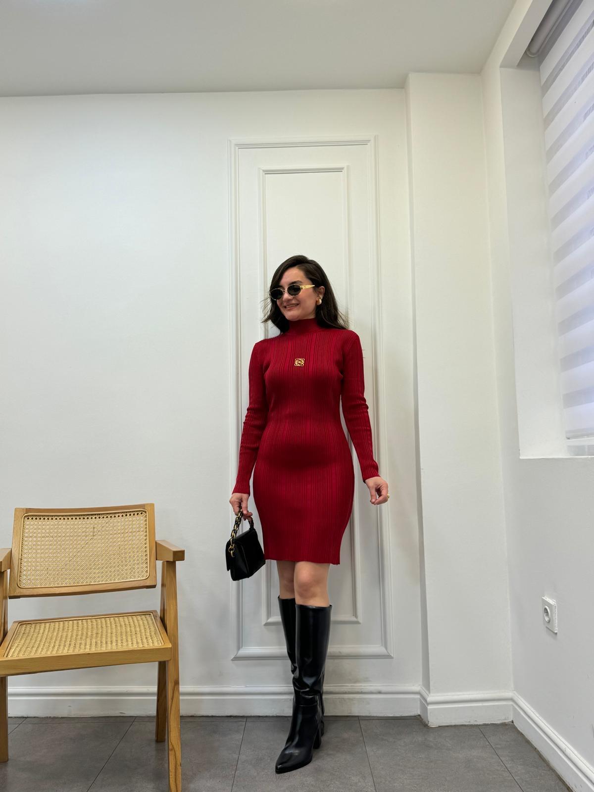 Kırmızı Fitilli Toka Detaylı Balıkçı Yaka Elbise 8765