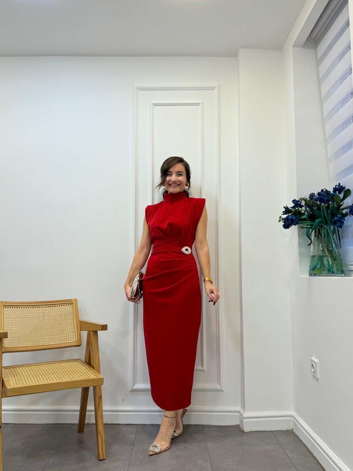 Kırmızı Vatkalı Bronşlu Simli Elbise 4459