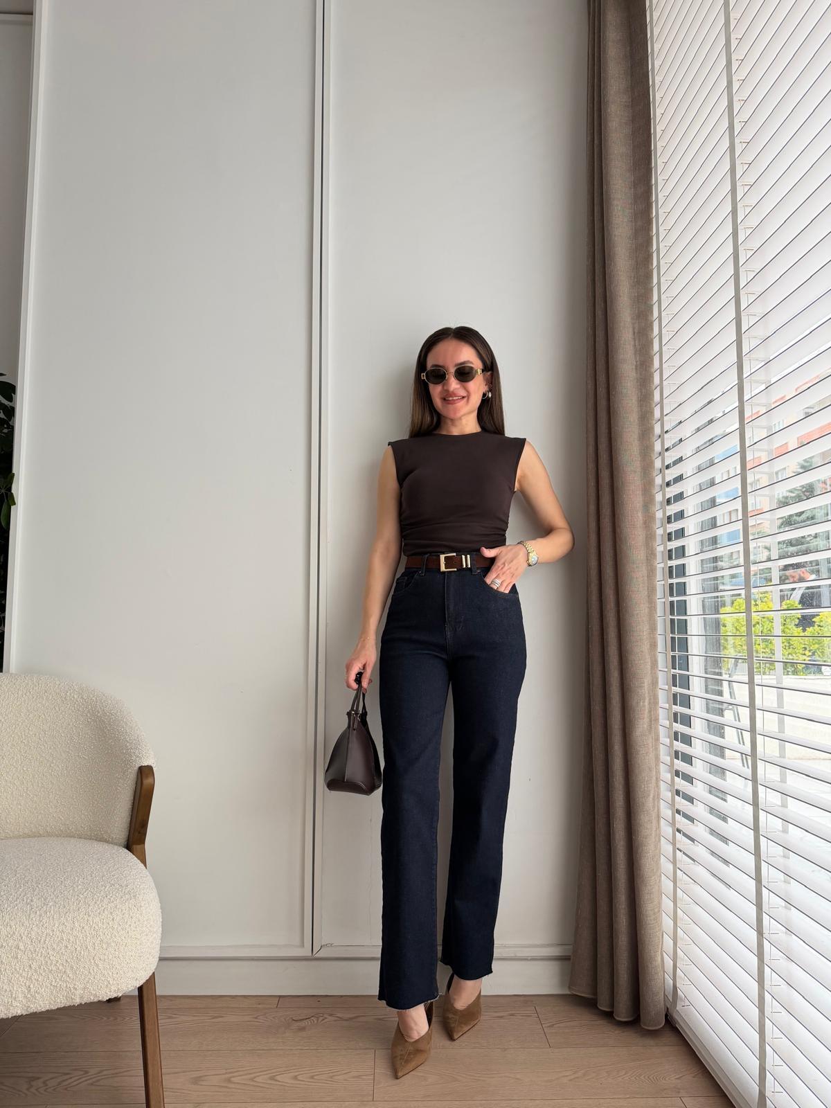 Lacivert Kemerli Paçası Kesik Jean 102