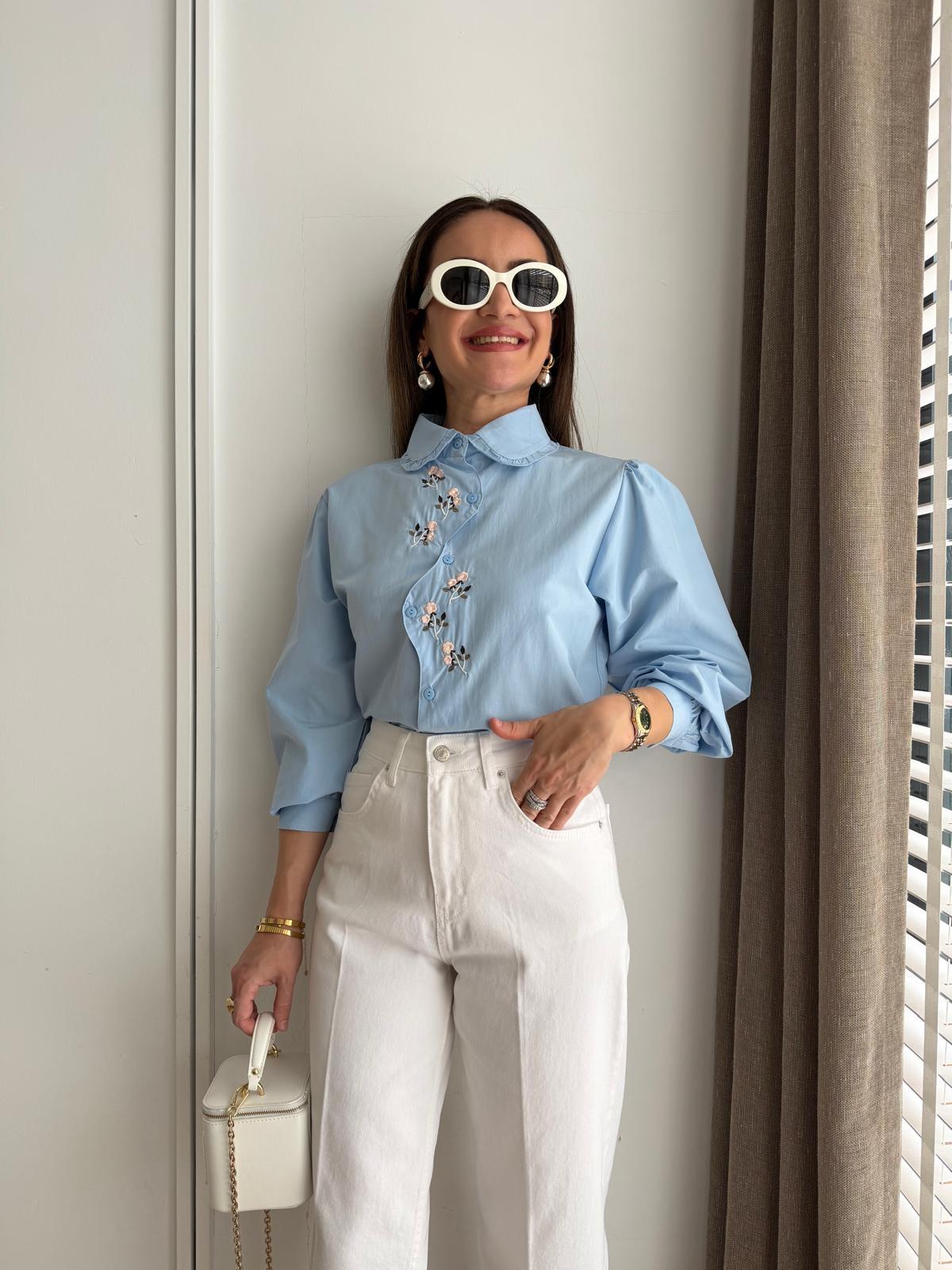 Mavi Çiçek İşlemeli Poplin Gömlek 265118