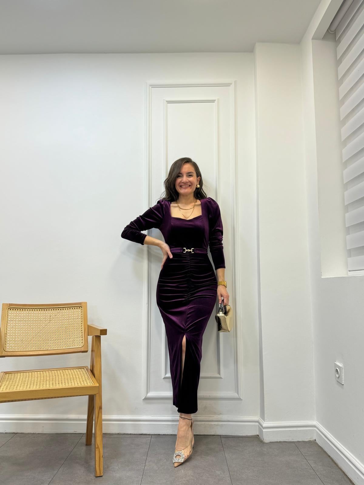 Mor Kalp Yaka Drapeli Yırtmaç Detaylı Kadife Elbise 3646