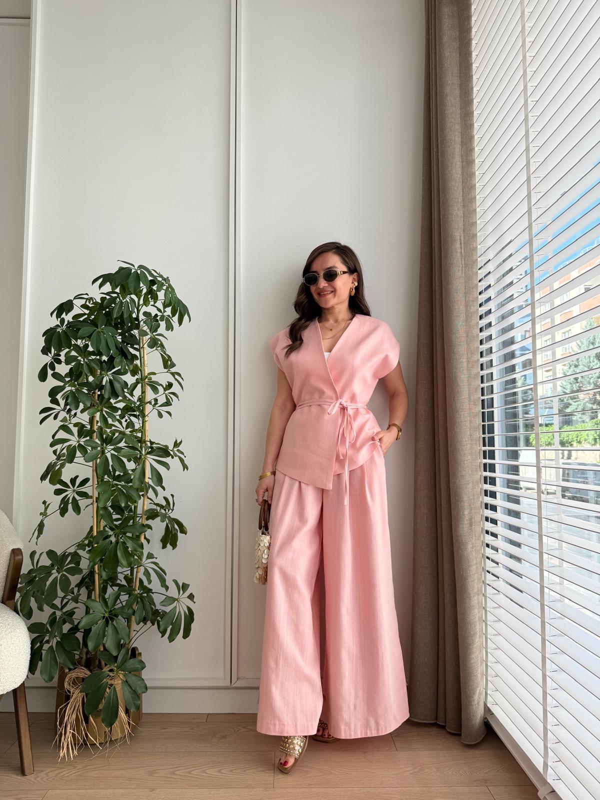 Pembe Asimetrik Yelek Geniş Paça Pantolon Takım 8591