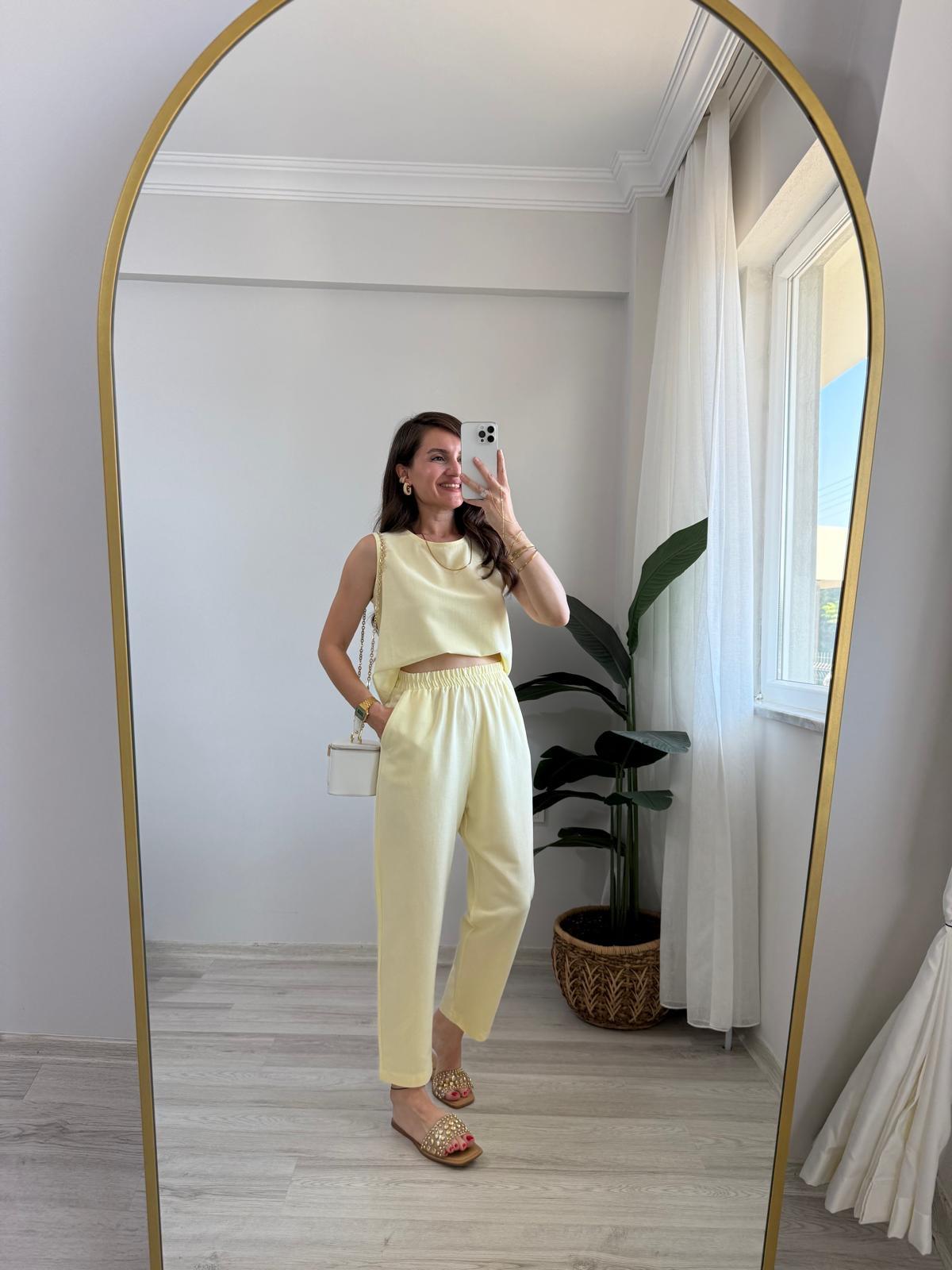 Sarı Keten Sıfır Kol Bluz Pantolon Takım 8796