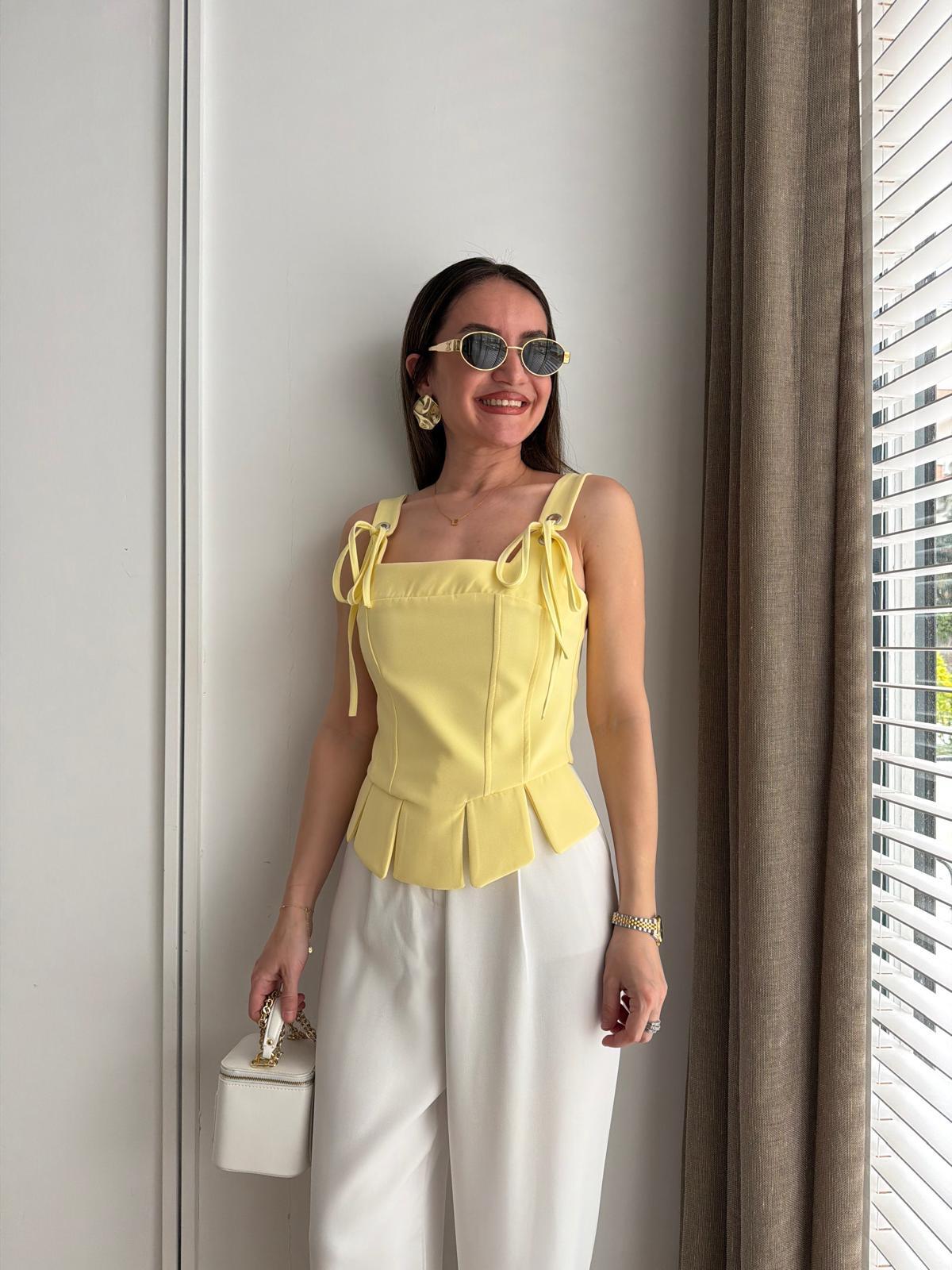 Sarı Korse Görünümlü Dilimli Bluz 8456